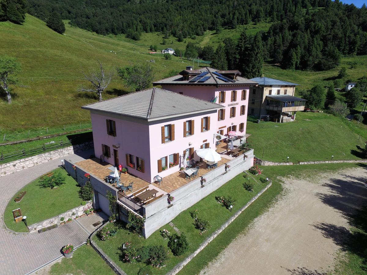 Albergo Alpino Da Tullio Avio Exterior photo
